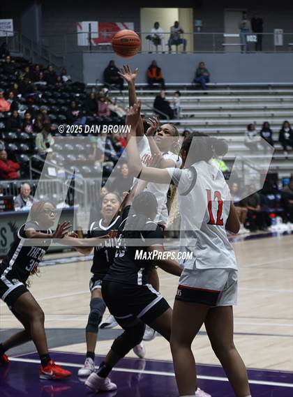 Thumbnail 2 in Duncanville @ Cedar Hill (UIL 6A D1 Regional Finals) photogallery.