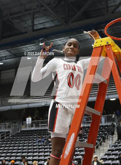 Thumbnail 1 in Duncanville @ Cedar Hill (UIL 6A D1 Regional Finals) photogallery.