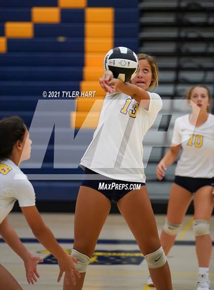 Thumbnail 3 in JV: Decatur Central @ Mooresville photogallery.