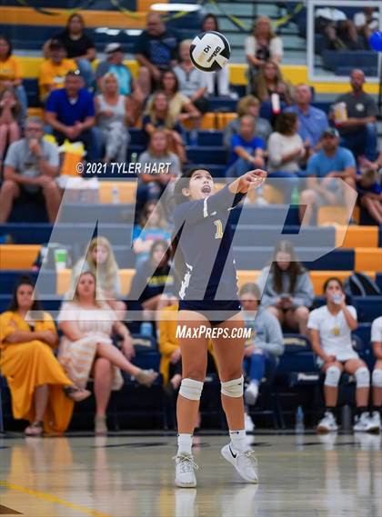 Thumbnail 1 in JV: Decatur Central @ Mooresville photogallery.