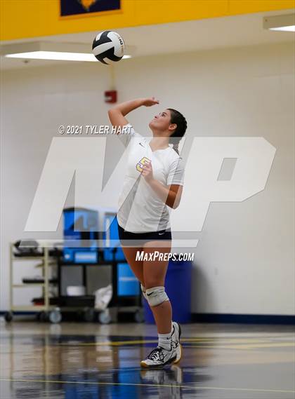 Thumbnail 1 in JV: Decatur Central @ Mooresville photogallery.