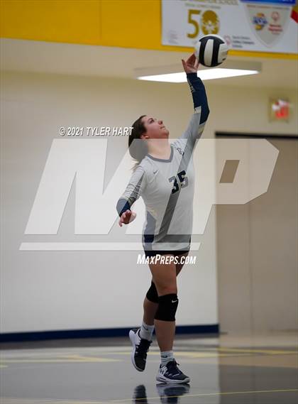 Thumbnail 2 in JV: Decatur Central @ Mooresville photogallery.