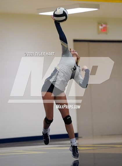Thumbnail 1 in JV: Decatur Central @ Mooresville photogallery.