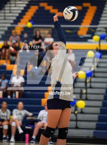 Thumbnail 3 in JV: Decatur Central @ Mooresville photogallery.