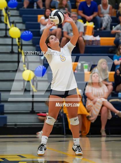 Thumbnail 3 in JV: Decatur Central @ Mooresville photogallery.