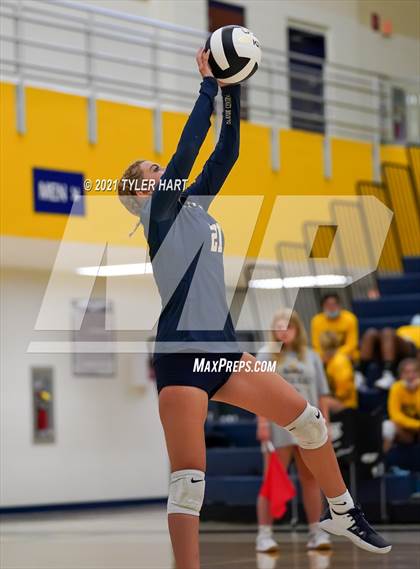 Thumbnail 2 in JV: Decatur Central @ Mooresville photogallery.