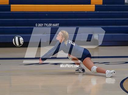 Thumbnail 3 in JV: Decatur Central @ Mooresville photogallery.