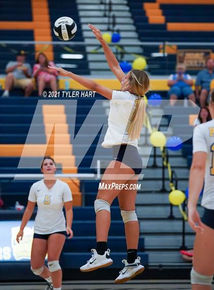 Thumbnail 2 in JV: Decatur Central @ Mooresville photogallery.