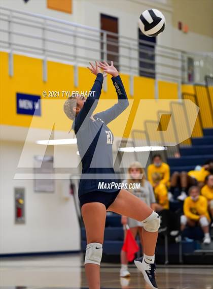 Thumbnail 1 in JV: Decatur Central @ Mooresville photogallery.