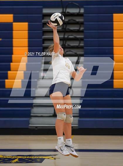 Thumbnail 3 in JV: Decatur Central @ Mooresville photogallery.