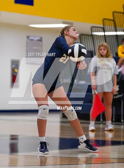 Thumbnail 3 in JV: Decatur Central @ Mooresville photogallery.