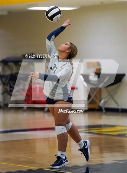 Thumbnail 1 in JV: Decatur Central @ Mooresville photogallery.
