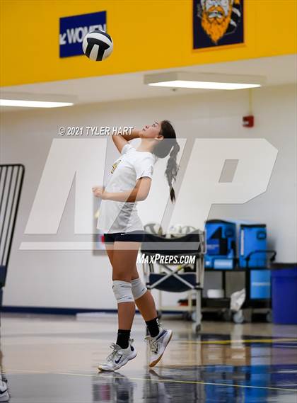 Thumbnail 1 in JV: Decatur Central @ Mooresville photogallery.