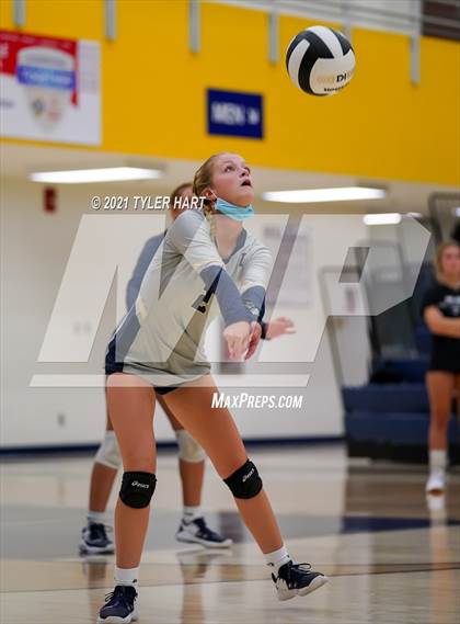 Thumbnail 2 in JV: Decatur Central @ Mooresville photogallery.