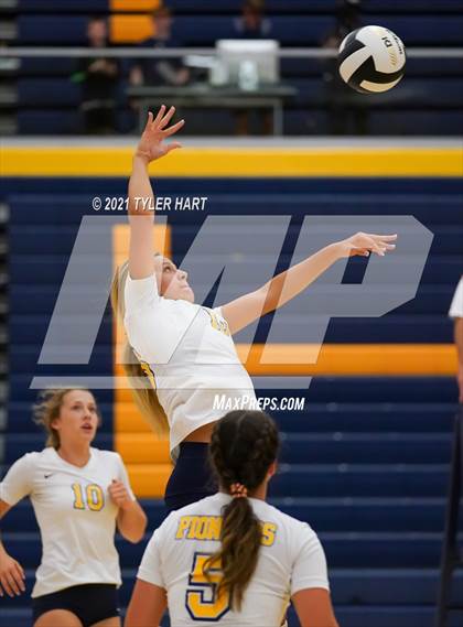 Thumbnail 1 in JV: Decatur Central @ Mooresville photogallery.