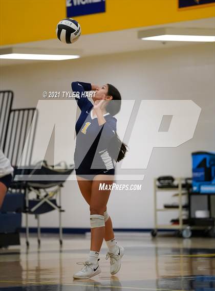 Thumbnail 1 in JV: Decatur Central @ Mooresville photogallery.