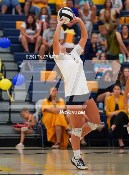 Thumbnail 1 in JV: Decatur Central @ Mooresville photogallery.