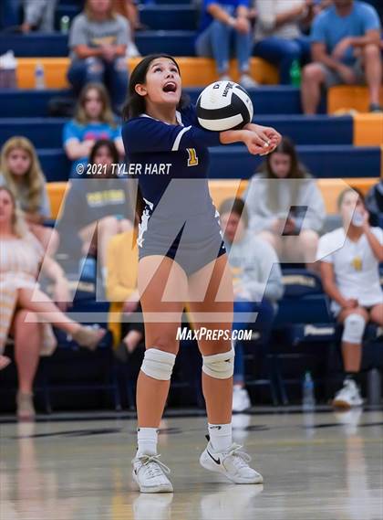 Thumbnail 3 in JV: Decatur Central @ Mooresville photogallery.