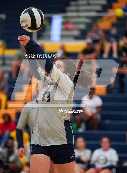 Thumbnail 3 in JV: Decatur Central @ Mooresville photogallery.