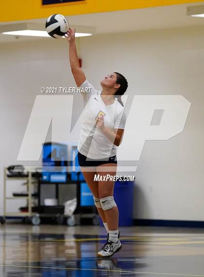 Thumbnail 2 in JV: Decatur Central @ Mooresville photogallery.