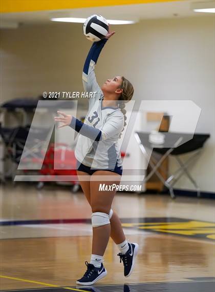 Thumbnail 3 in JV: Decatur Central @ Mooresville photogallery.