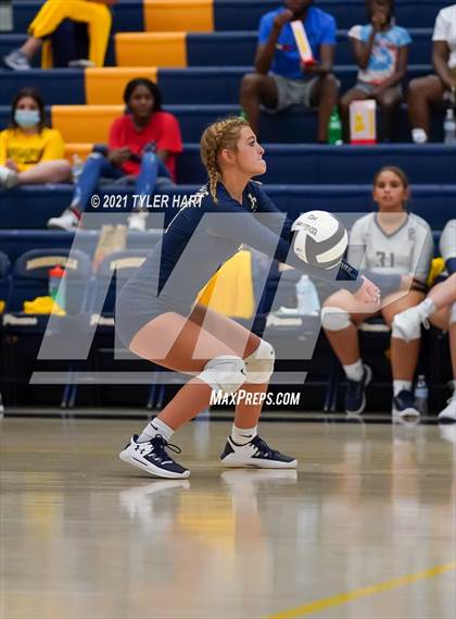 Thumbnail 1 in JV: Decatur Central @ Mooresville photogallery.