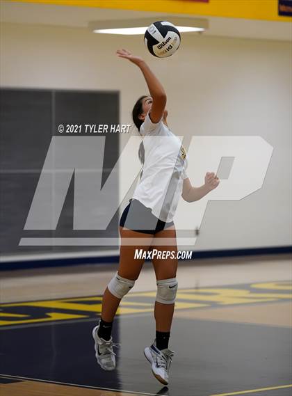Thumbnail 3 in JV: Decatur Central @ Mooresville photogallery.