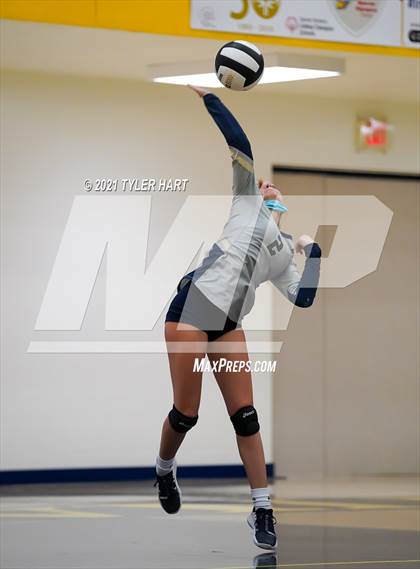 Thumbnail 2 in JV: Decatur Central @ Mooresville photogallery.