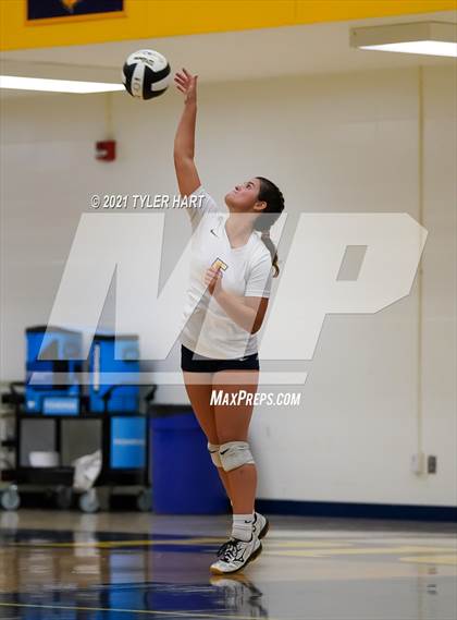 Thumbnail 1 in JV: Decatur Central @ Mooresville photogallery.
