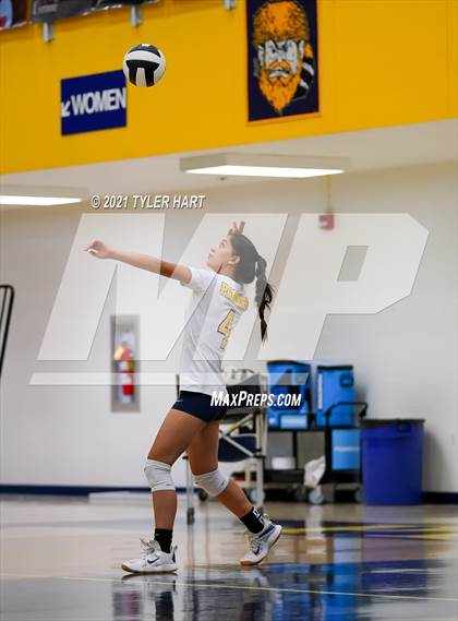Thumbnail 3 in JV: Decatur Central @ Mooresville photogallery.