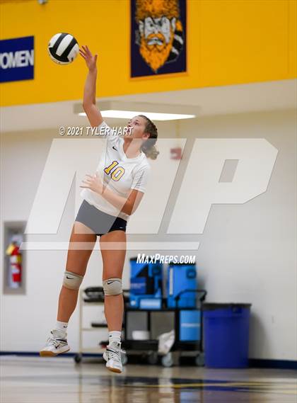 Thumbnail 2 in JV: Decatur Central @ Mooresville photogallery.