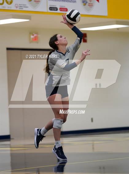 Thumbnail 2 in JV: Decatur Central @ Mooresville photogallery.