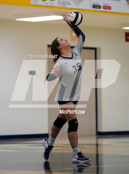 Thumbnail 2 in JV: Decatur Central @ Mooresville photogallery.