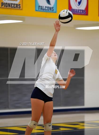 Thumbnail 1 in JV: Decatur Central @ Mooresville photogallery.