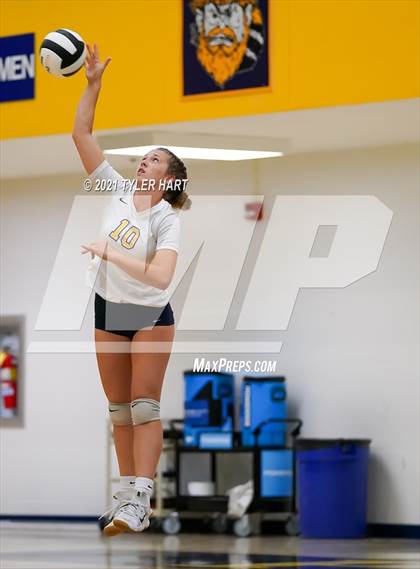 Thumbnail 3 in JV: Decatur Central @ Mooresville photogallery.