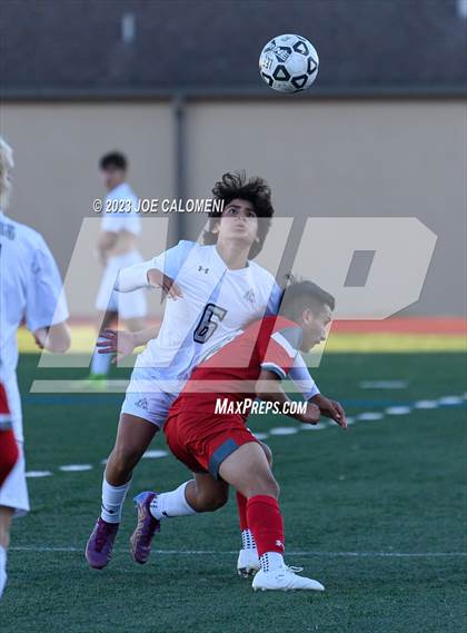 Thumbnail 3 in Lee vs Reagan photogallery.