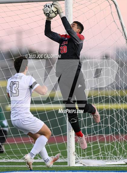 Thumbnail 3 in Lee vs Reagan photogallery.