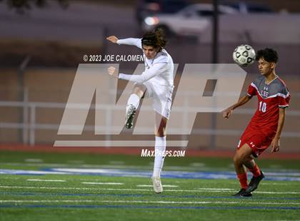 Thumbnail 3 in Lee vs Reagan photogallery.