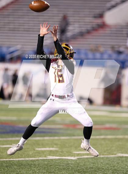 Thumbnail 1 in Greenwood vs. Lake Hamilton (AAA 6A Final) photogallery.