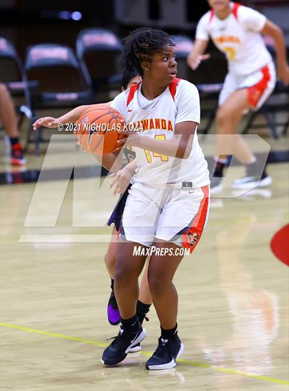 Thumbnail 1 in Lynwood vs. Etiwanda photogallery.