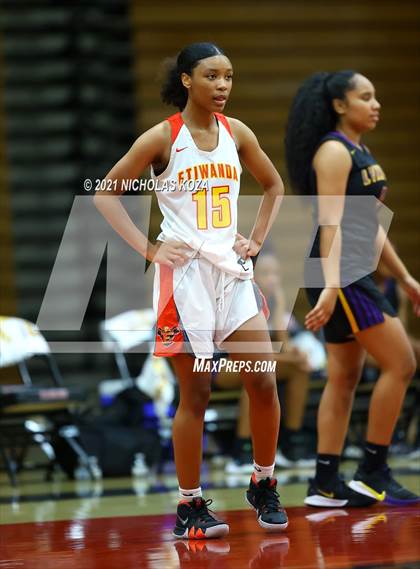 Thumbnail 2 in Lynwood vs. Etiwanda photogallery.