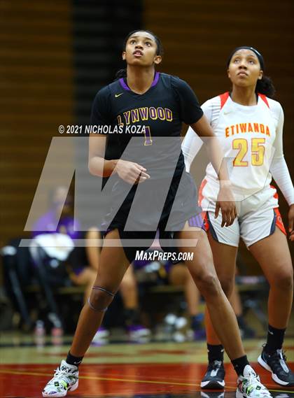 Thumbnail 3 in Lynwood vs. Etiwanda photogallery.