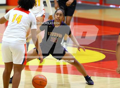 Thumbnail 1 in Lynwood vs. Etiwanda photogallery.