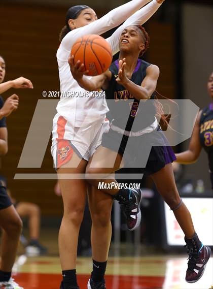 Thumbnail 2 in Lynwood vs. Etiwanda photogallery.