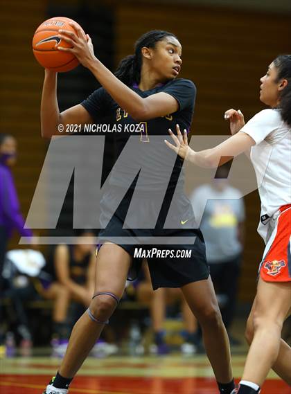 Thumbnail 3 in Lynwood vs. Etiwanda photogallery.