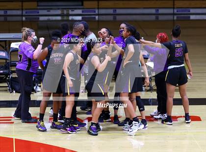 Thumbnail 2 in Lynwood vs. Etiwanda photogallery.