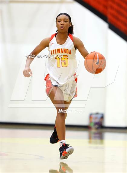 Thumbnail 1 in Lynwood vs. Etiwanda photogallery.