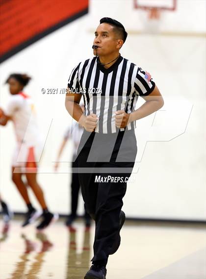 Thumbnail 3 in Lynwood vs. Etiwanda photogallery.