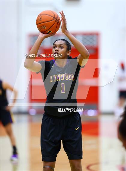 Thumbnail 2 in Lynwood vs. Etiwanda photogallery.