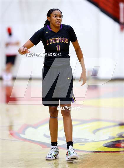 Thumbnail 1 in Lynwood vs. Etiwanda photogallery.